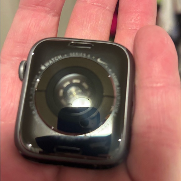 Apple iWatch 4 Black Cellular - Picture 5 of 8